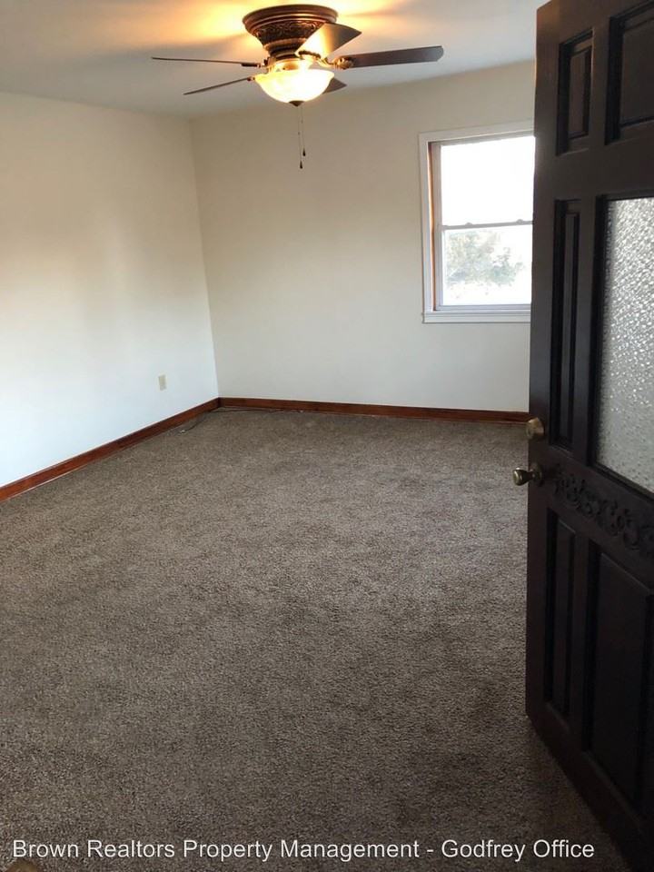 5686 Humbert Rd - Photo 2 of 10