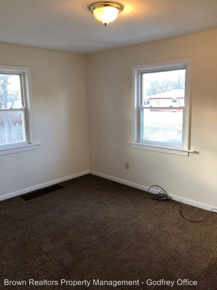 5686 Humbert Rd - Photo 3 of 10