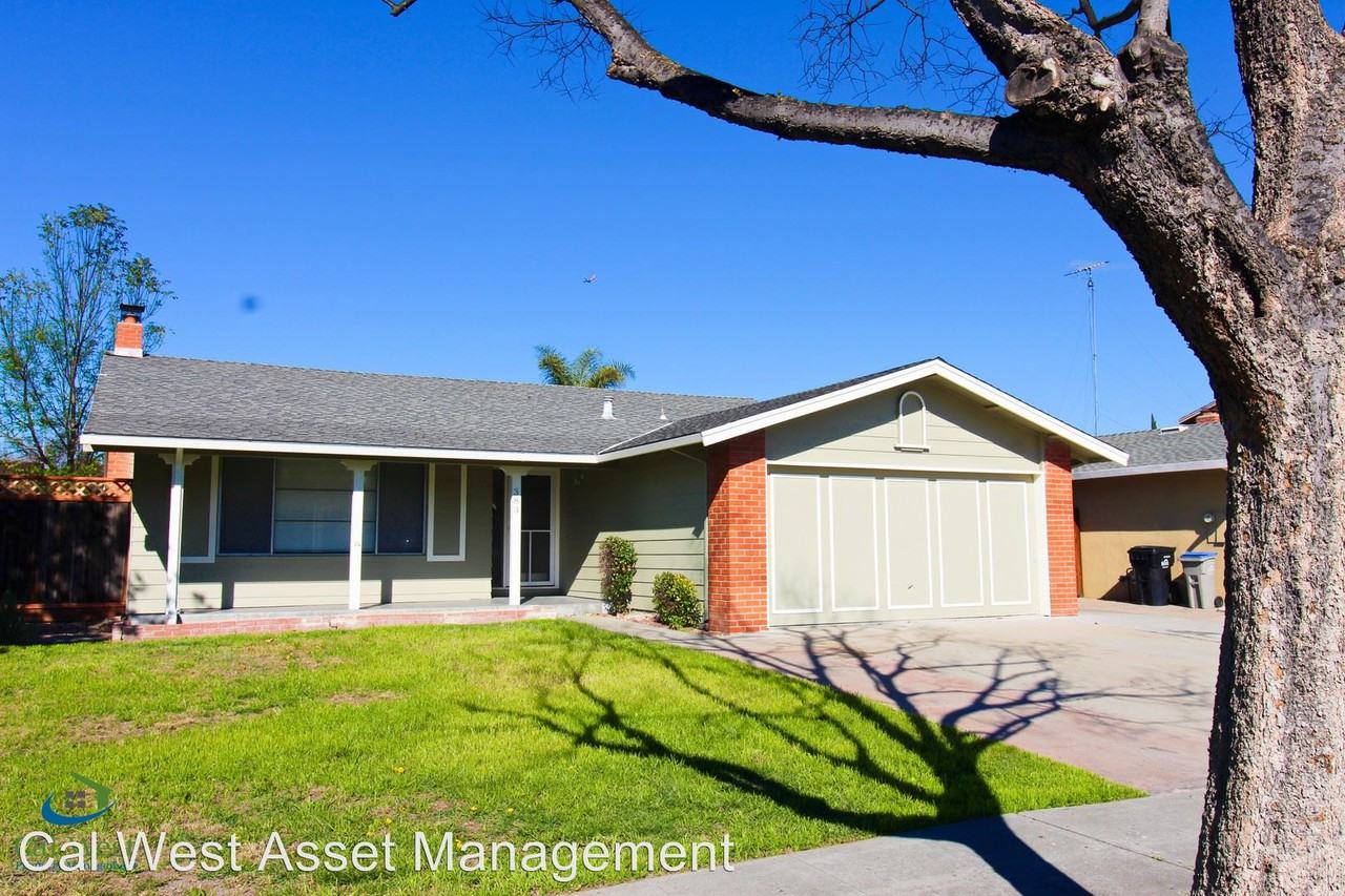 383 Grandpark Cir - Photo 2 of 15