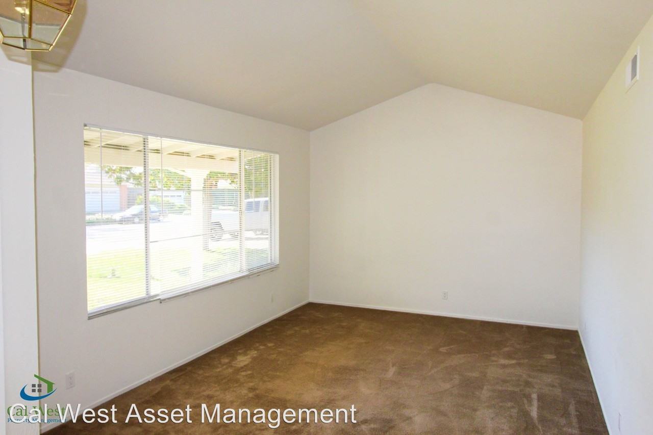 383 Grandpark Cir - Photo 3 of 15