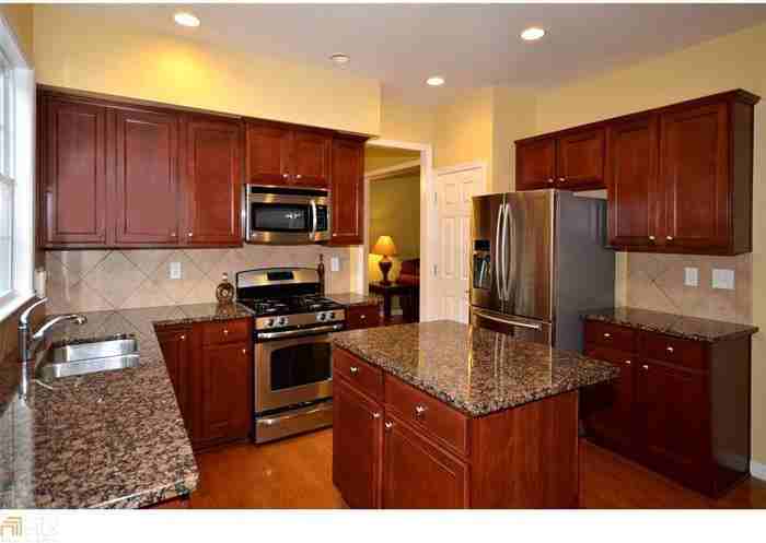 755 Earlham Dr - Photo 2 of 4