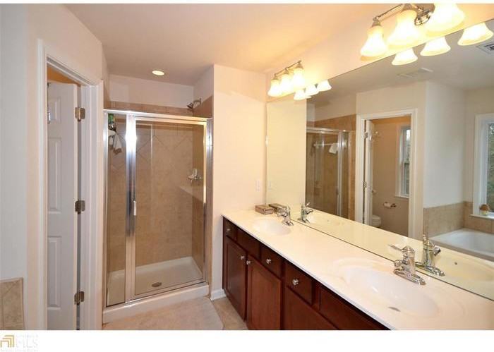 755 Earlham Dr - Photo 3 of 4