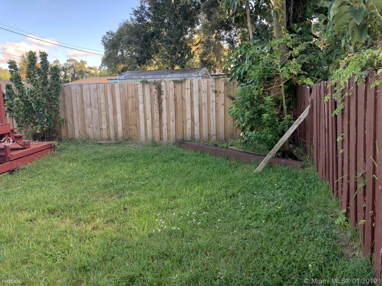 5710 Douglas St - Photo 2 of 7