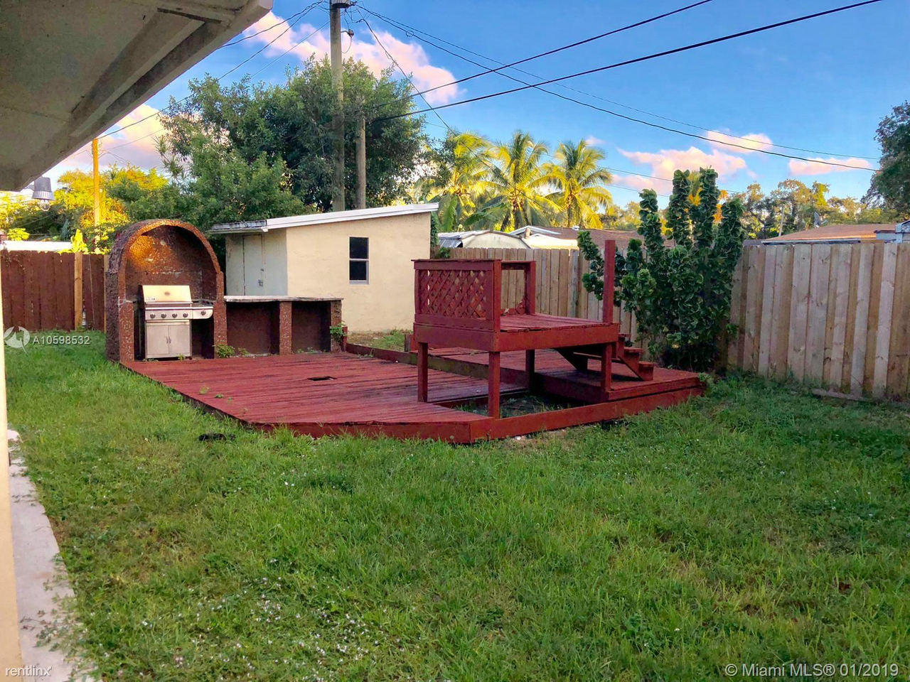 5710 Douglas St - Photo 3 of 7