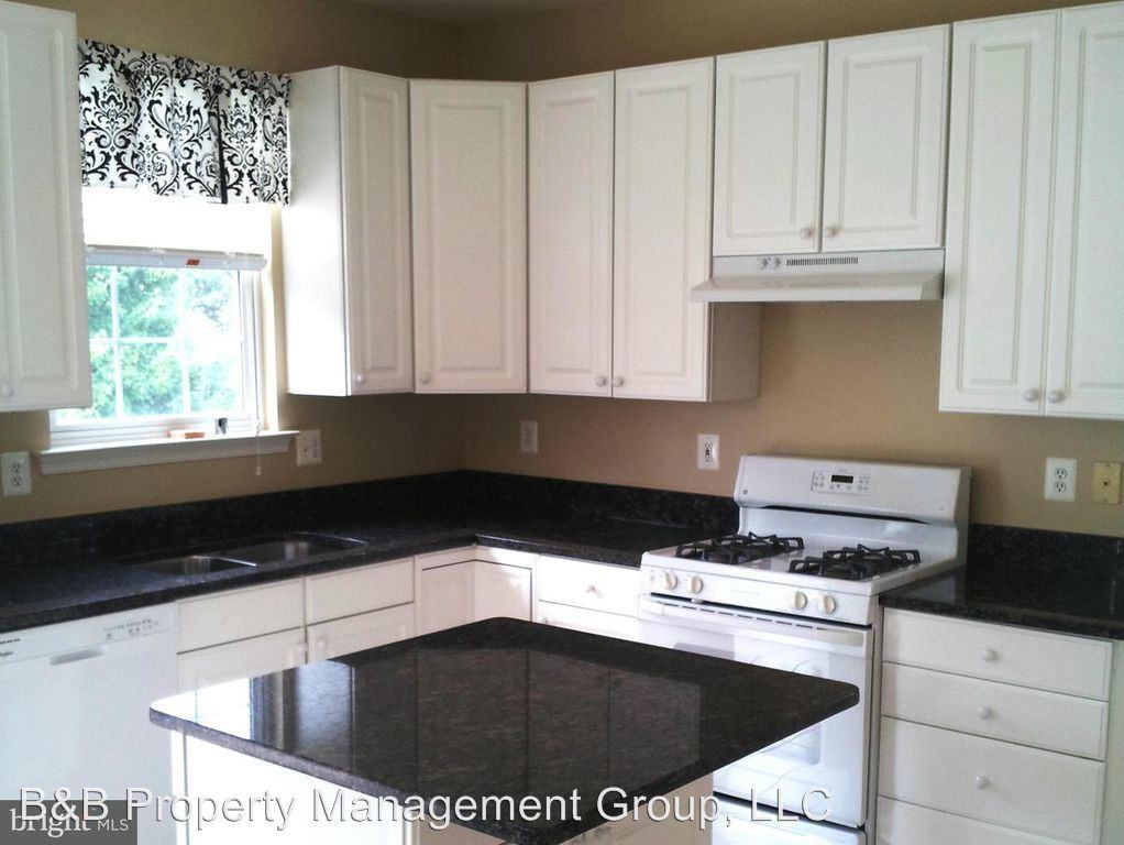 113 Courier Ct NE - Photo 3 of 12