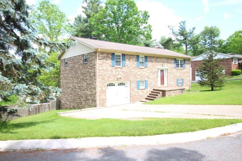 226 Grist Mill Dr - Photo 2 of 18