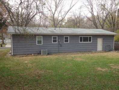 1014 Lawrence Ave - Photo 3 of 5