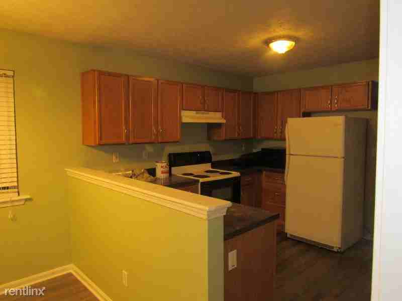 1205 Ormsby Ln - Photo 3 of 13