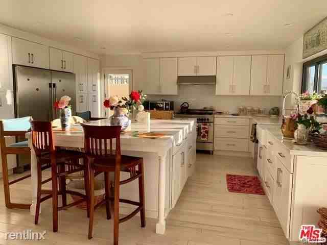 201 Redlands St - Photo 3 of 32