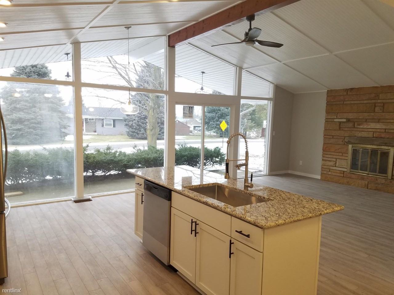 185 Riviera Dr - Photo 2 of 18