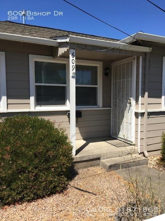 609 Bishop Dr - Photo 2 of 10