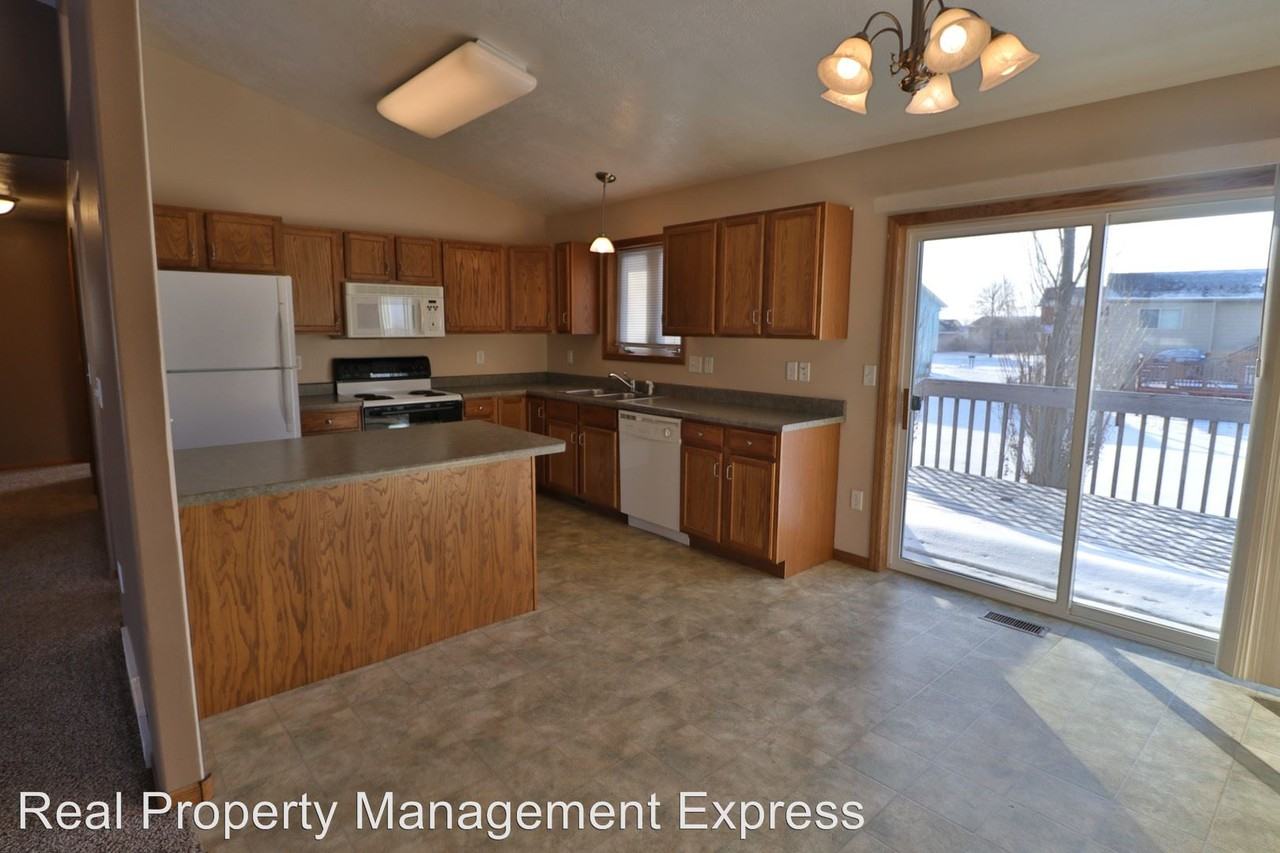 803 Tiger St - Photo 2 of 33