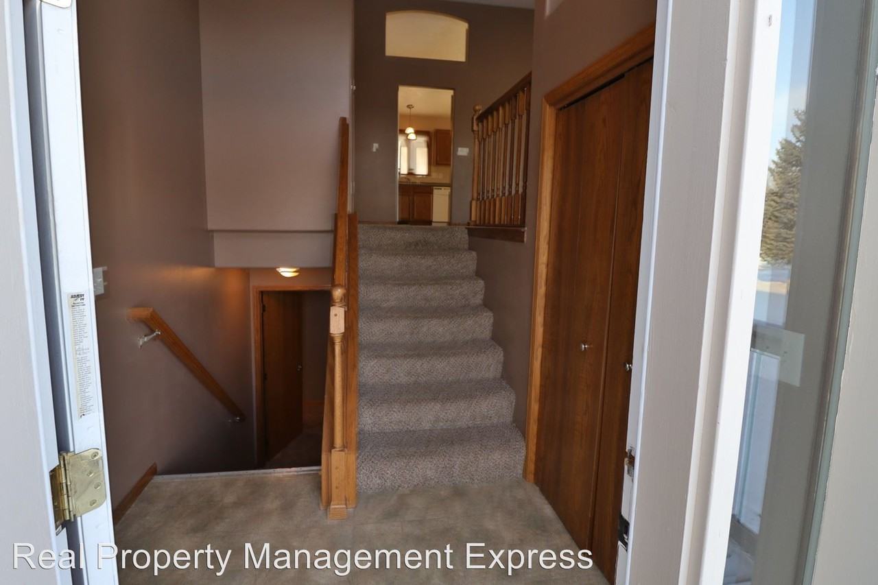 803 Tiger St - Photo 3 of 33