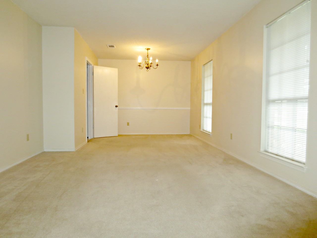 711 Southern Ct - Photo 3 of 33