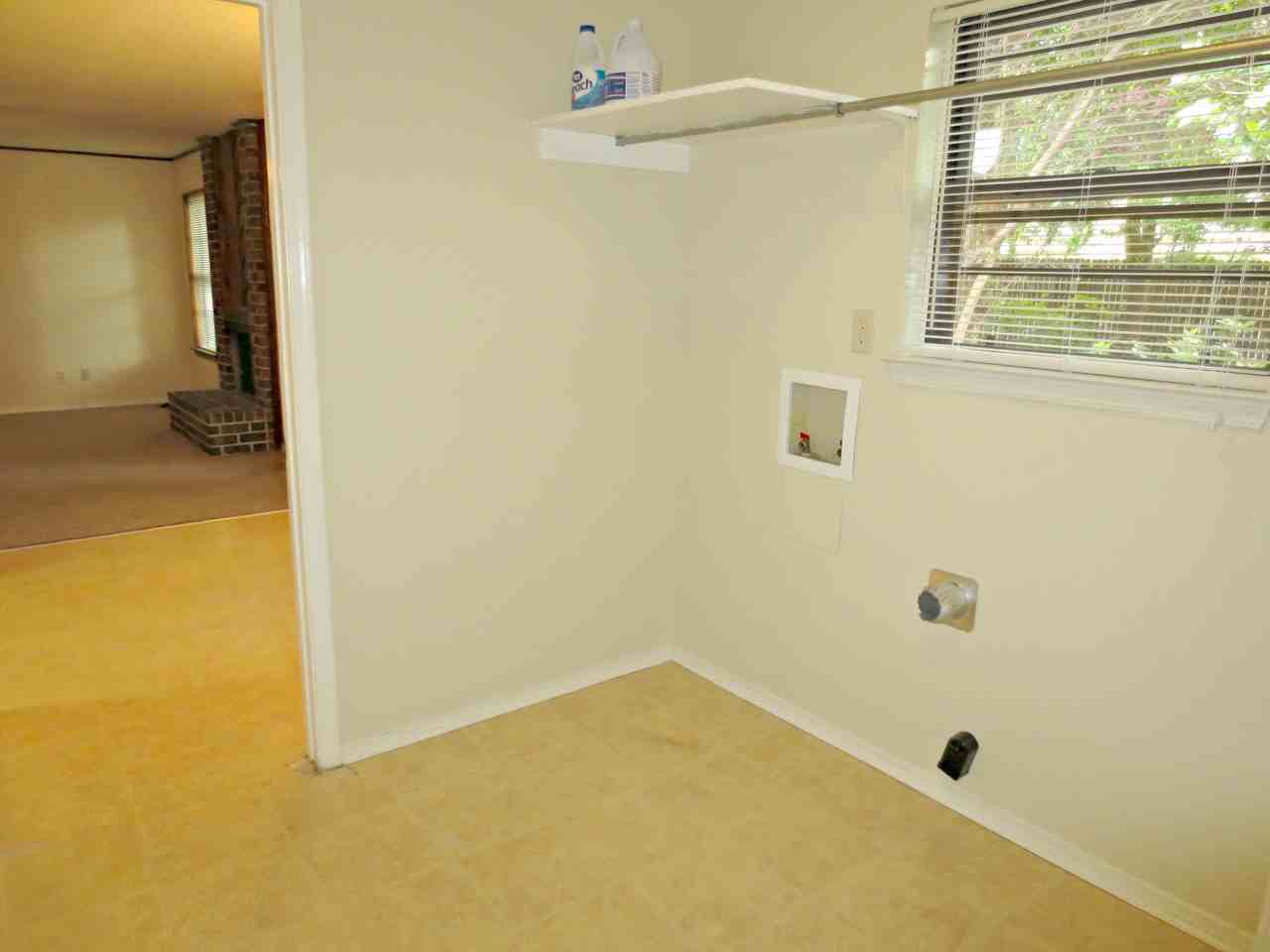 711 Southern Ct - Photo 7 of 33