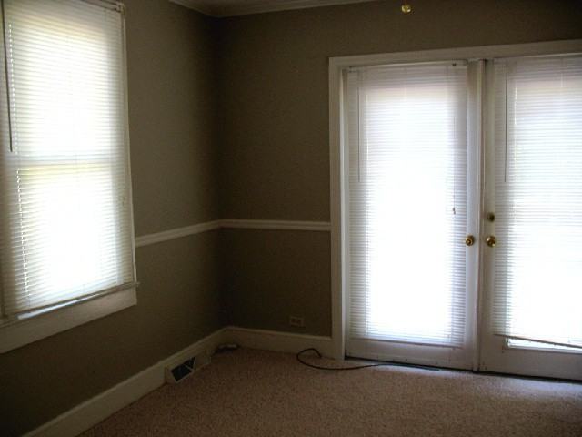 912 Elm St - Photo 3 of 4