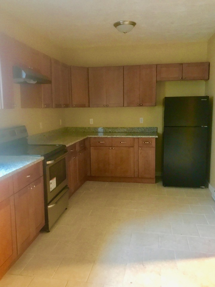 190 Washington St - Photo 3 of 10