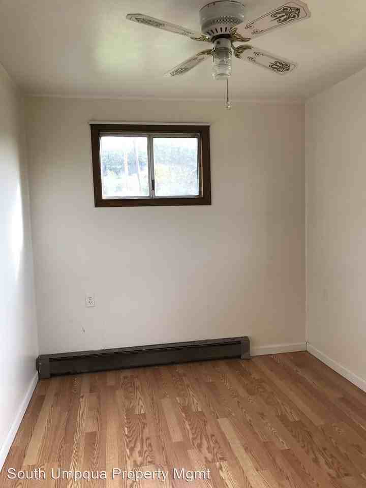 1171 NE Division St - Photo 3 of 6