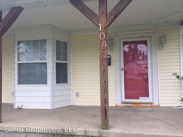 109 Oak St - Photo 2 of 8