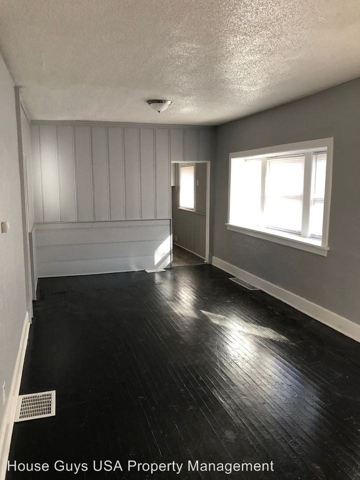 3214 E 30 Terrace - Photo 3 of 13