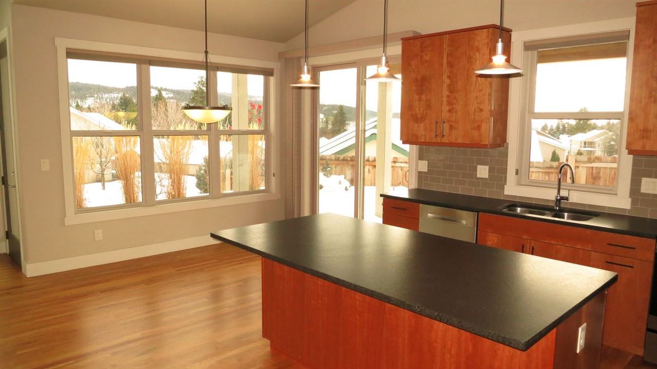 122 Sunrise Terrace - Photo 2 of 10