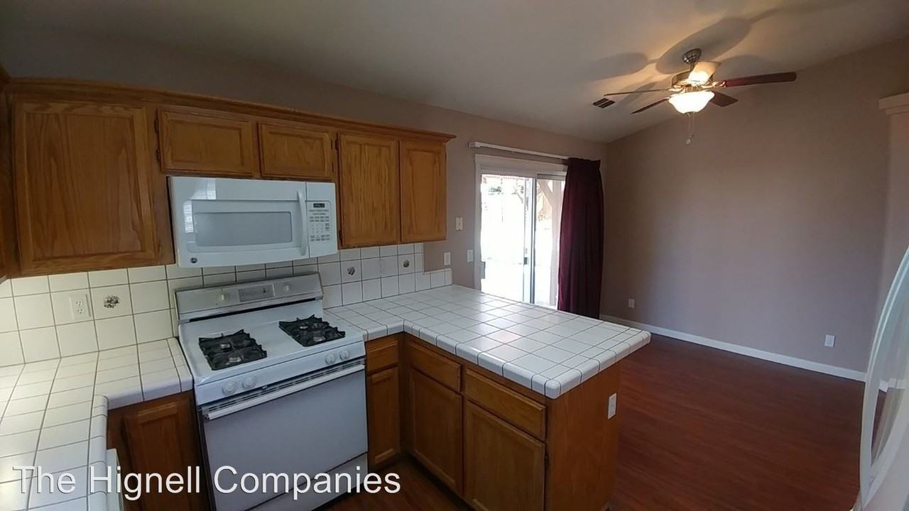 1722 Record Ln - Photo 3 of 18