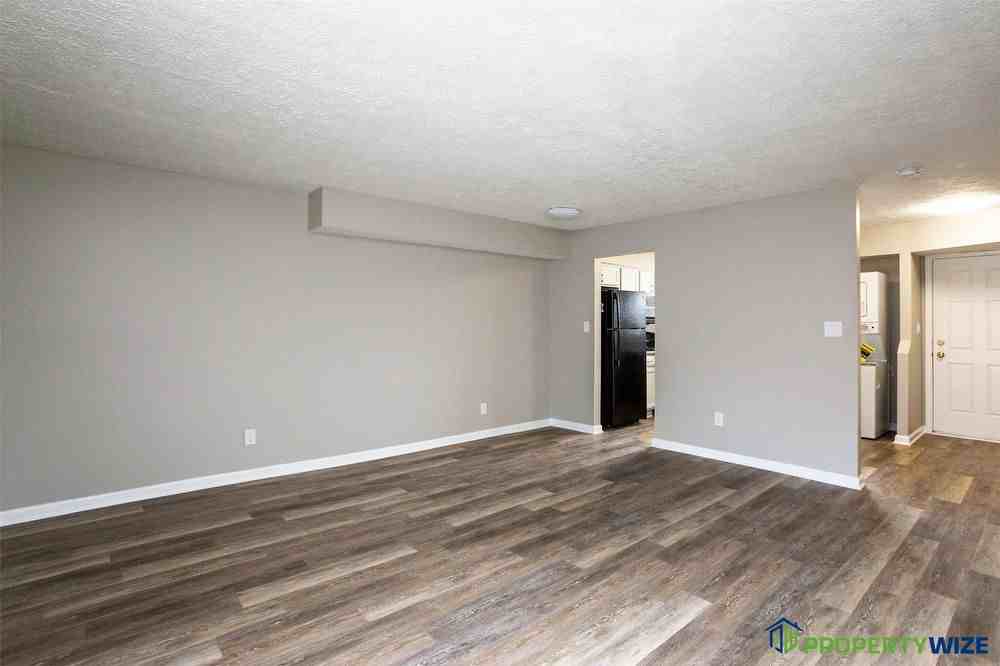 300 Adair Ct - Photo 3 of 18