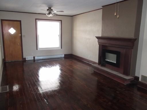 237 E South St - Photo 2 of 8