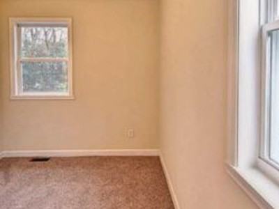 1005 79th St - Photo 3 of 5