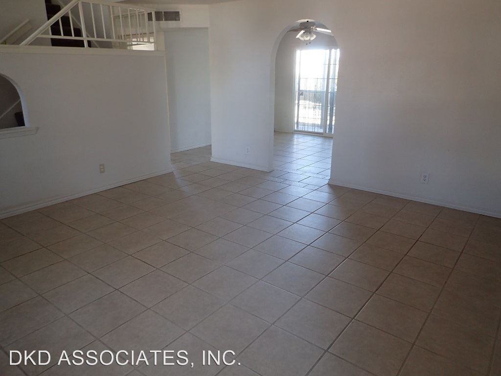 5241 Sweetwater Dr - Photo 3 of 25