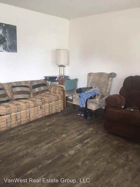 3247 1/2 White Ave. - Photo 3 of 4