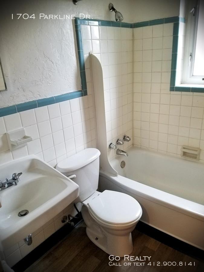 1704 Parkline Dr - Photo 2 of 14