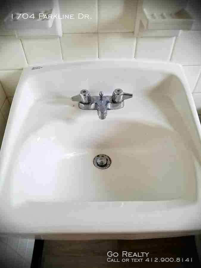 1704 Parkline Dr - Photo 3 of 14