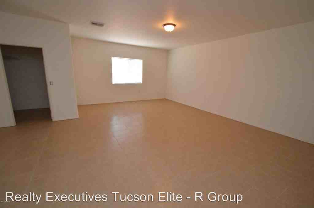 11160 S Wells Fargo Rd - Photo 2 of 16