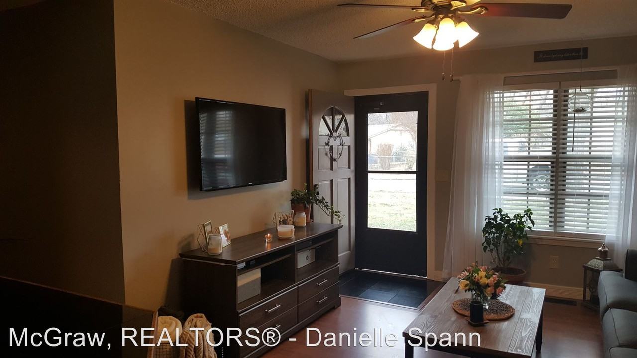 18511 E 4th St - Photo 2 of 20