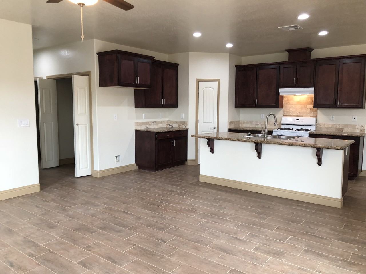 331 W Beechwood Ave - Photo 2 of 2