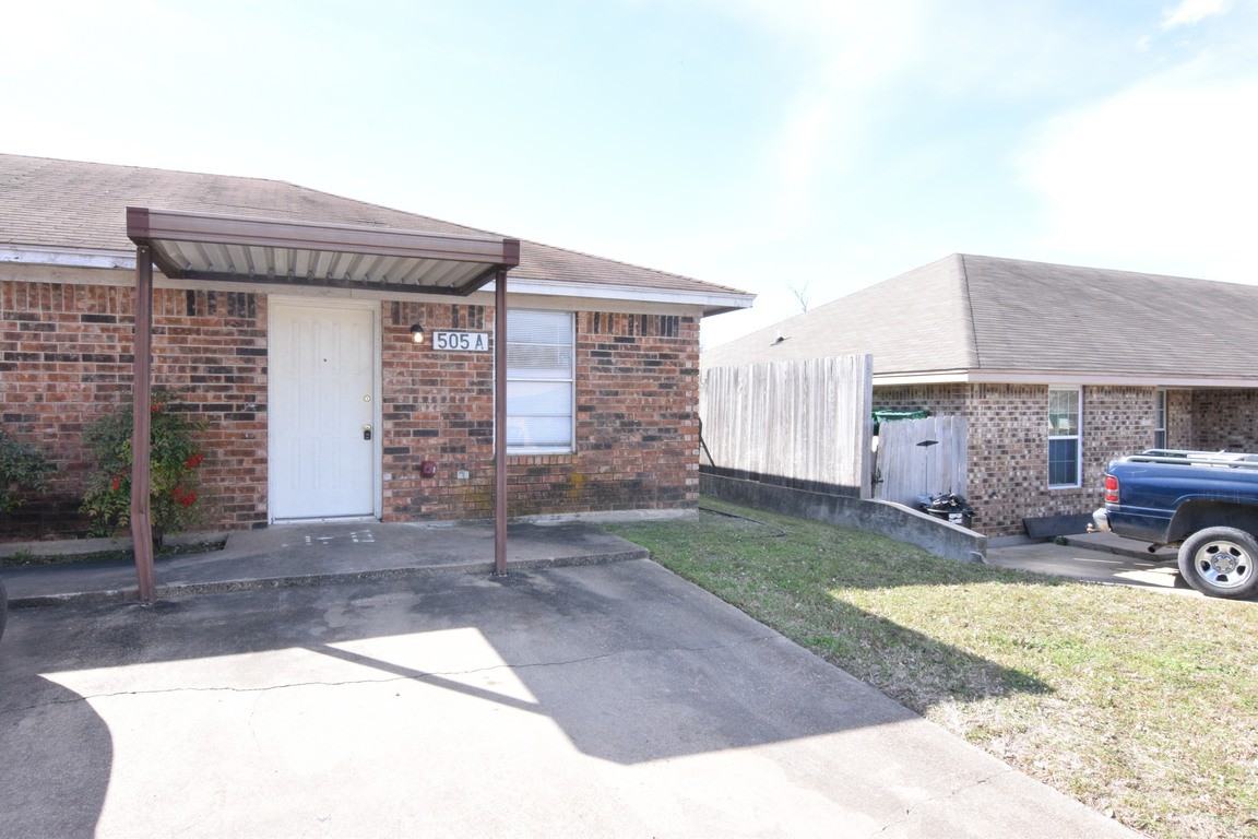 505 Steven St - Photo 2 of 8