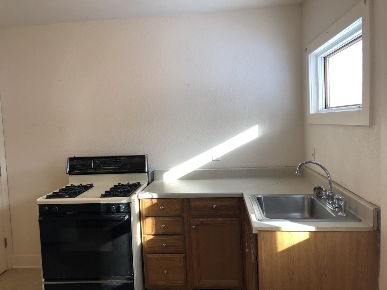 1115 Douglas Terrace - Photo 3 of 7