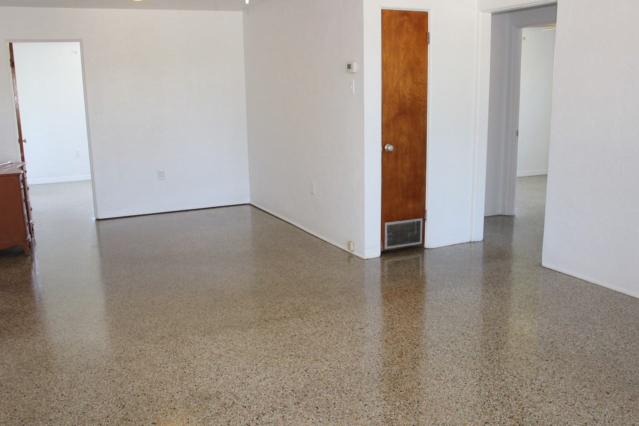 1504 Golden Ct - Photo 2 of 13