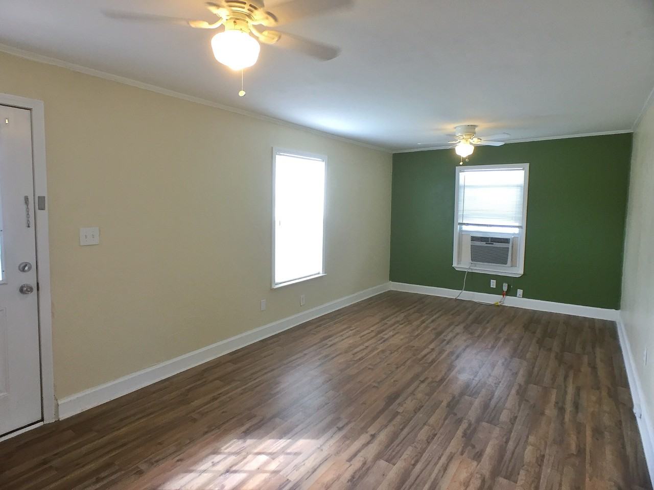 302 N M St - Photo 3 of 7