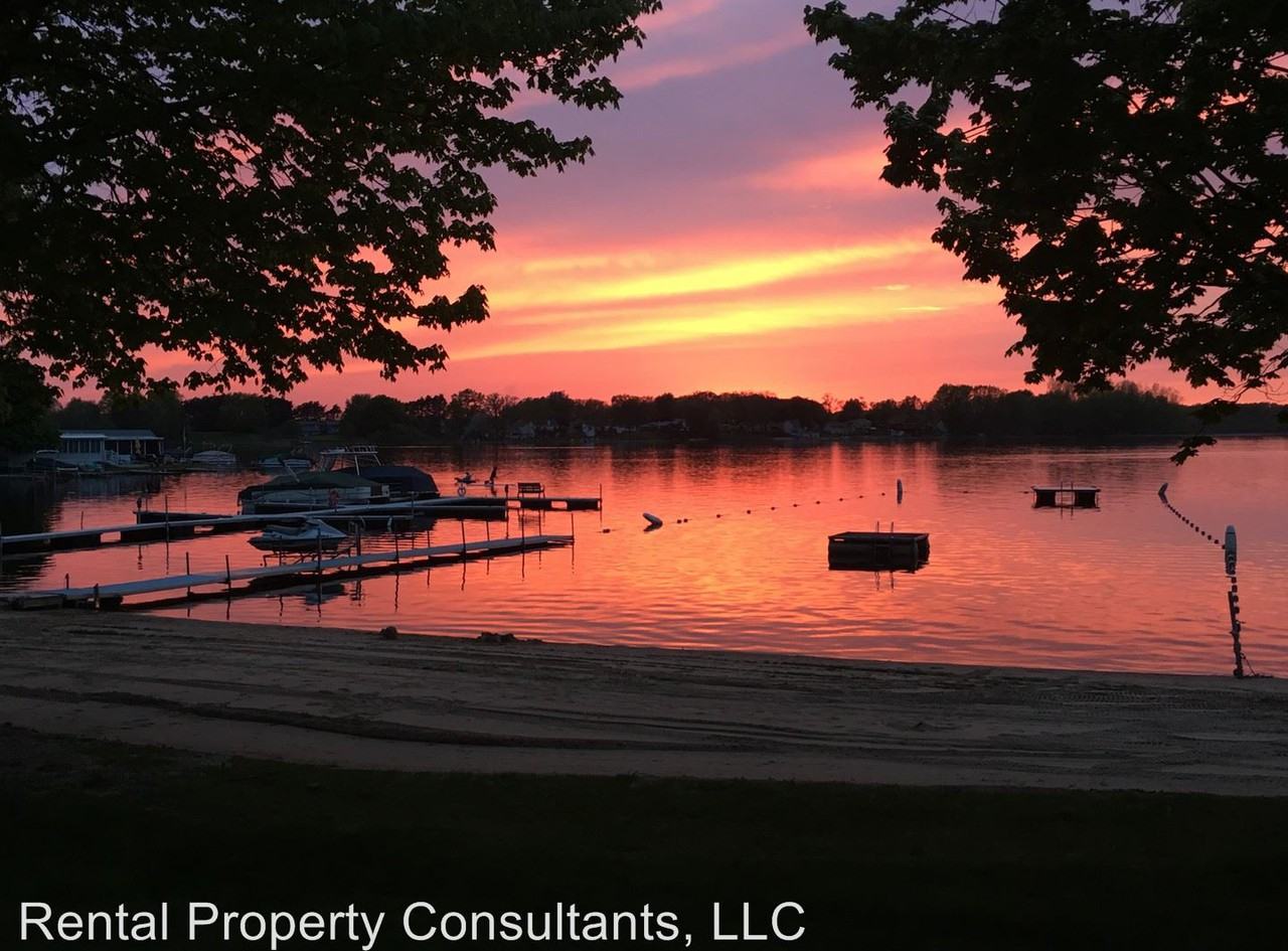 363 W Lake St - Photo 3 of 25