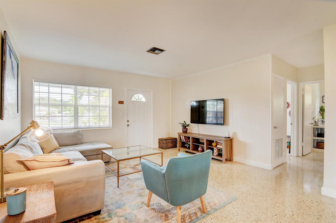 264 Northwest 45th Street - Photo 2 of 9