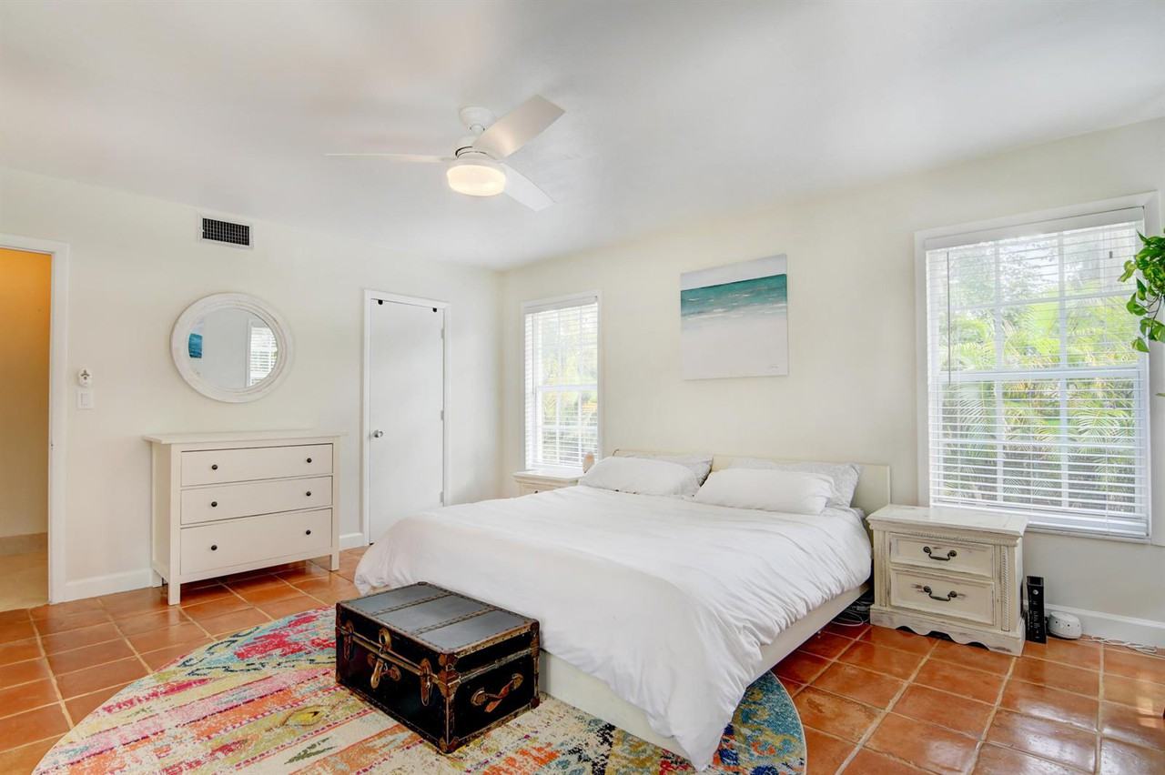 264 Northwest 45th Street - Photo 3 of 9