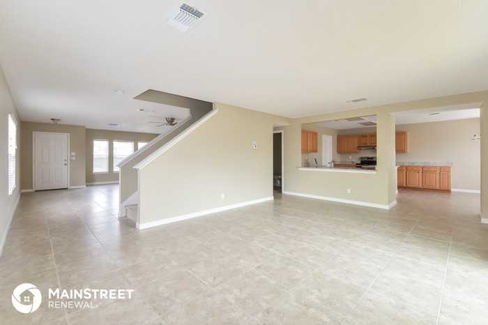 7919 Pecan Heights - Photo 3 of 15