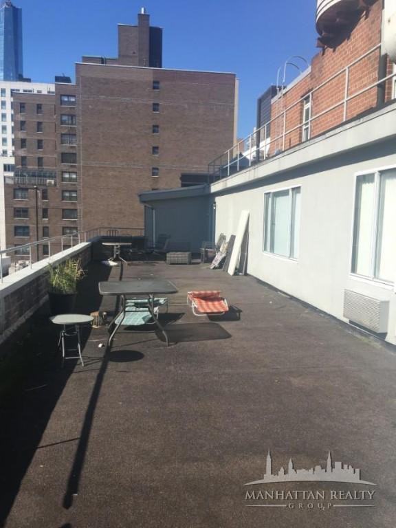 E 24th St #4H