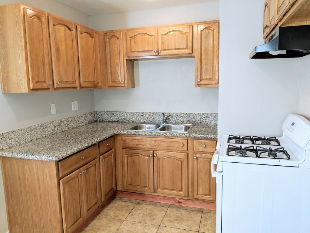 1610 North H Street - Photo 3 of 16