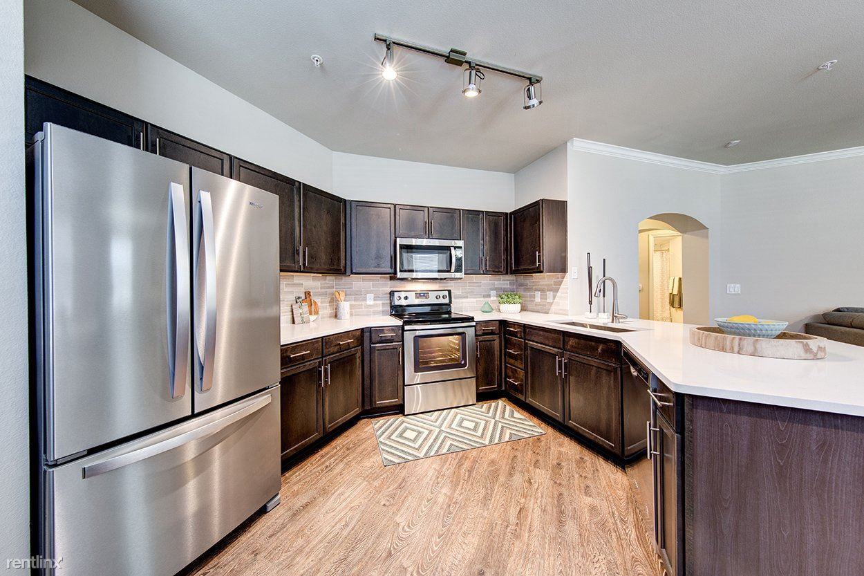 10709 Memorial Dr - Photo 3 of 7