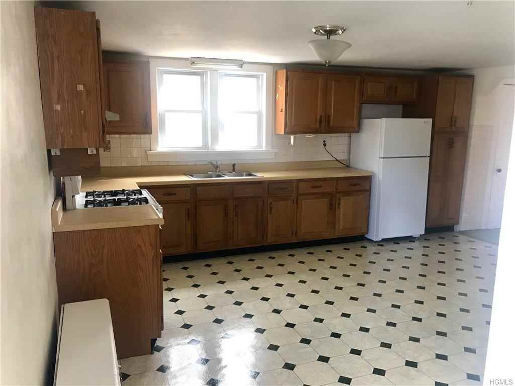 105 Cedar Ave - Photo 2 of 11
