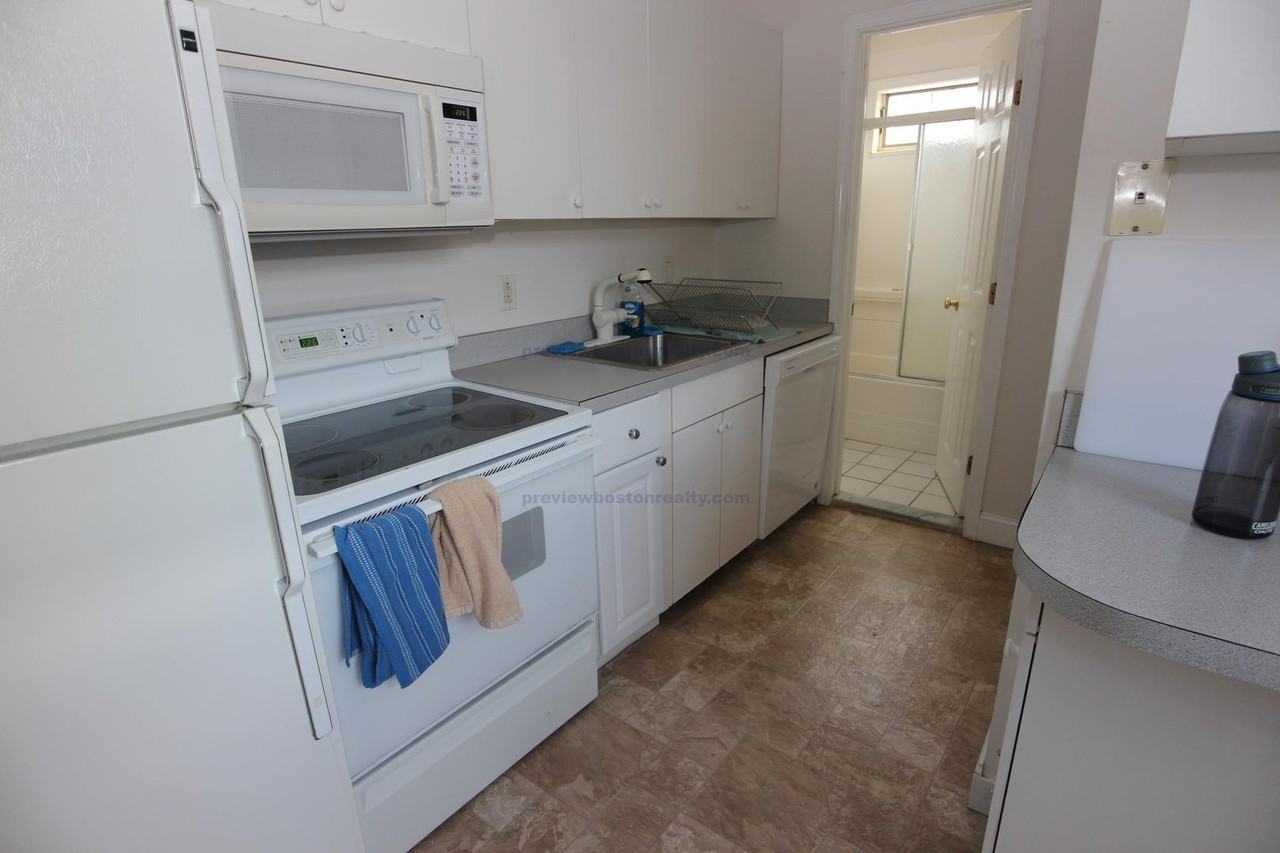 2 Chestnut Hill Avenue