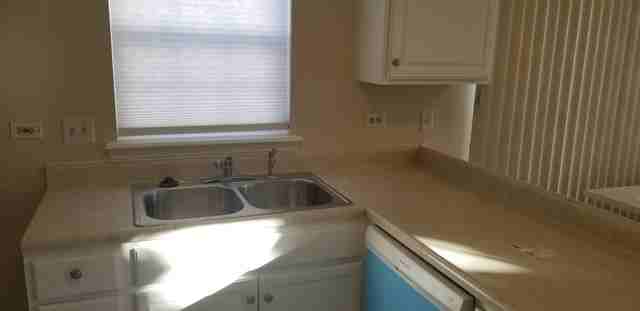 1042 Viewpoint Dr - Photo 2 of 14